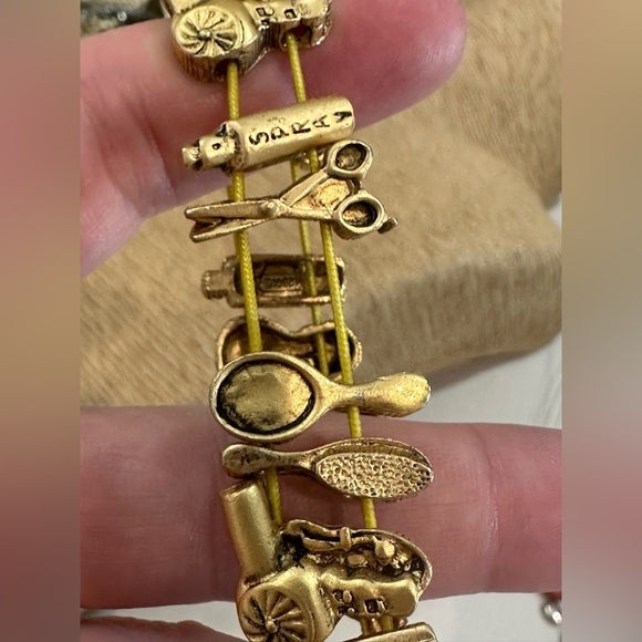 ADORABLE gold coloured hair product themed costume jewelry bracelet, stretchy - Picture 5 of 11